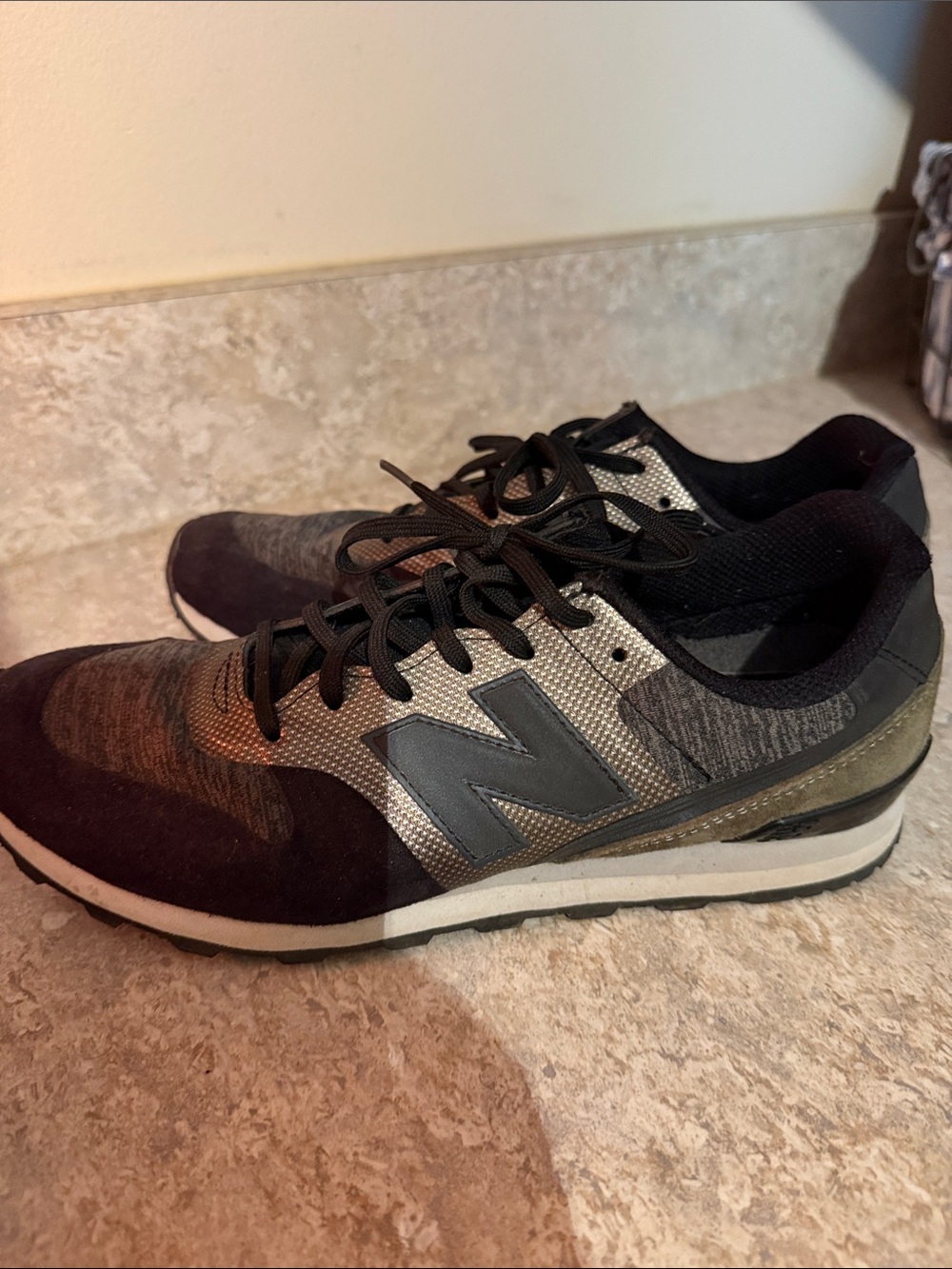 New Balance 696 Women's sneaker